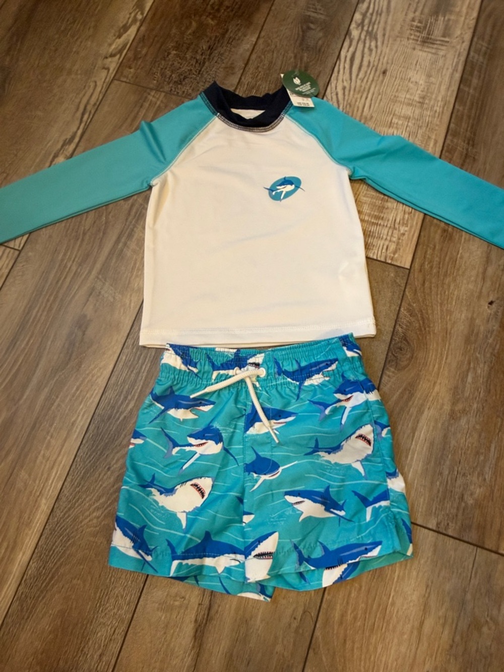 NEW! The Children’s Place Boys White & Teal Shark Rash Guard Swim Set Size 2T - Picture 4 of 9